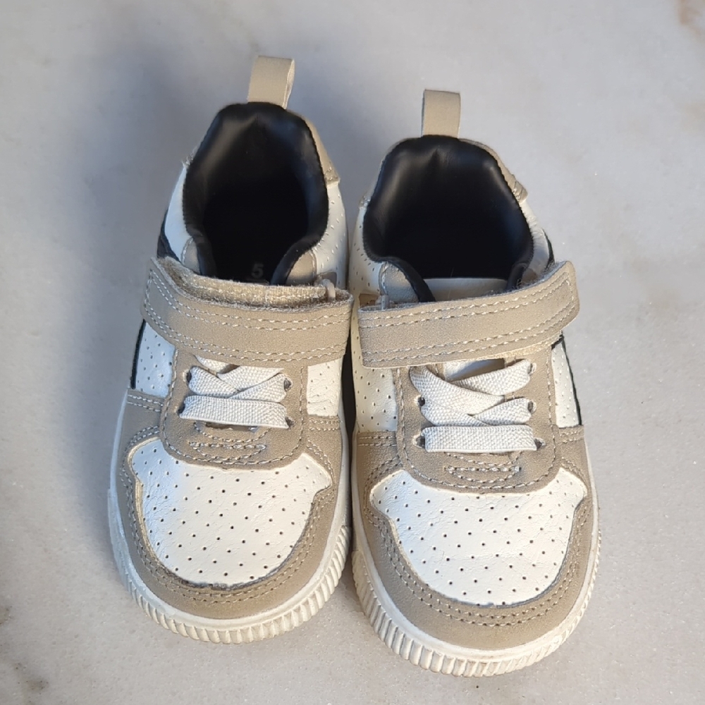 Carter's Tan and White Sneakers Size 5 (Baby)